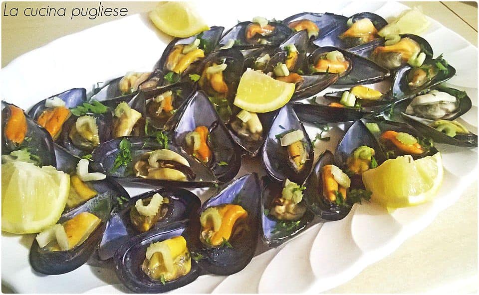 Cozze al prezzemolo - una ricetta di mare semplice e saporita.