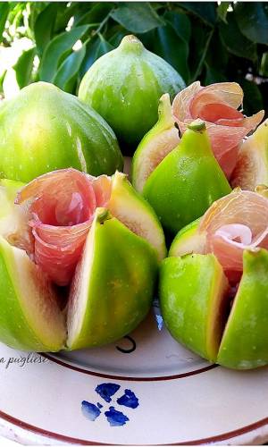 Rose di fichi con prosciutto crudo