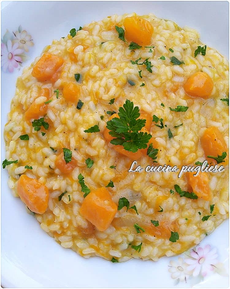 Risotto alla zucca - un piatto autunnale semplice e gustoso.