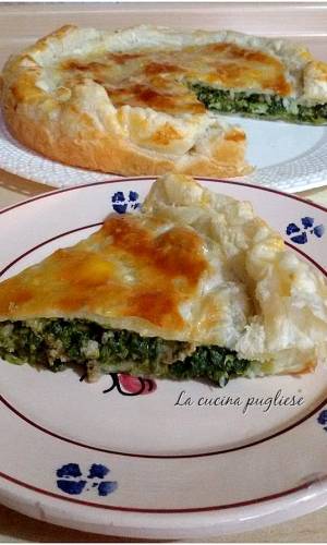 Torta salata con cime di rapa e salsiccia