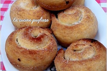 Sfogliatelle di Canosa di Puglia - cucina pugliese--