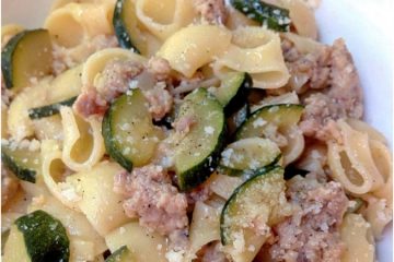 Pasta con zucchine e salsiccia - la cucina pugliese-