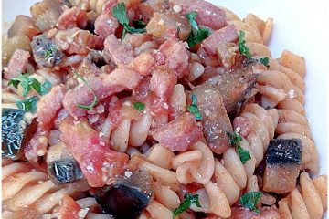 Pasta melanzane e pancetta - la cucina pugliese