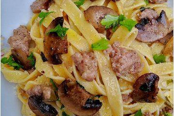 Tagliatelle salsiccia e funghi - la cucina pugliese