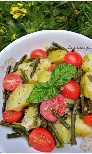 Insalata di patate fagiolini e pomodori