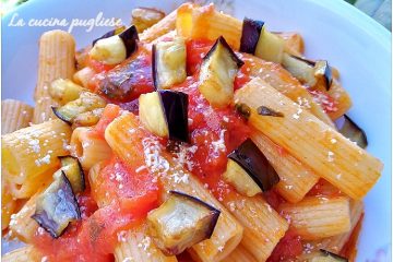 Pasta al sugo con melanzane fritte - la cucina pugliese--