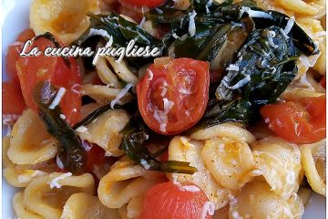 Orecchiette con rucola pomodorini e cacioricotta, un piatto tipico della cucina pugliese