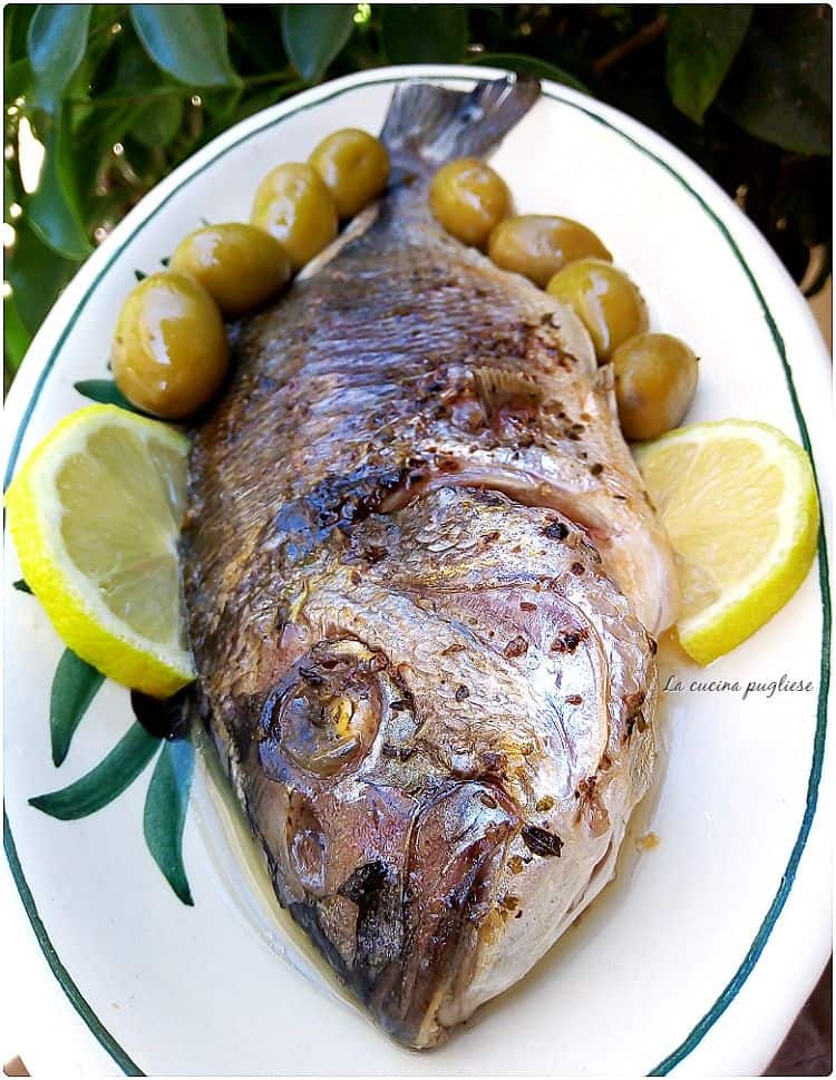 Orata alle olive (Versione della nonna) - una ricetta di pesce facile e veloce da preparare